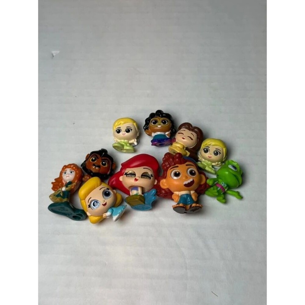 Disney Doorables&mini figures lot of 10